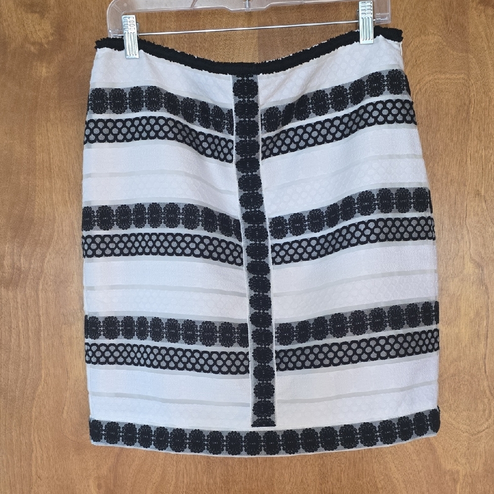 StudioM BEAUTIFUL skirt Size 8